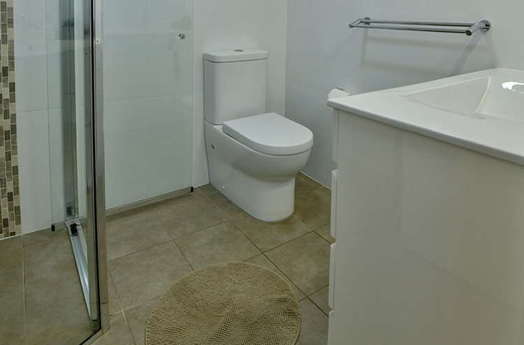 Ensuite bathroom motel room Port Augusta